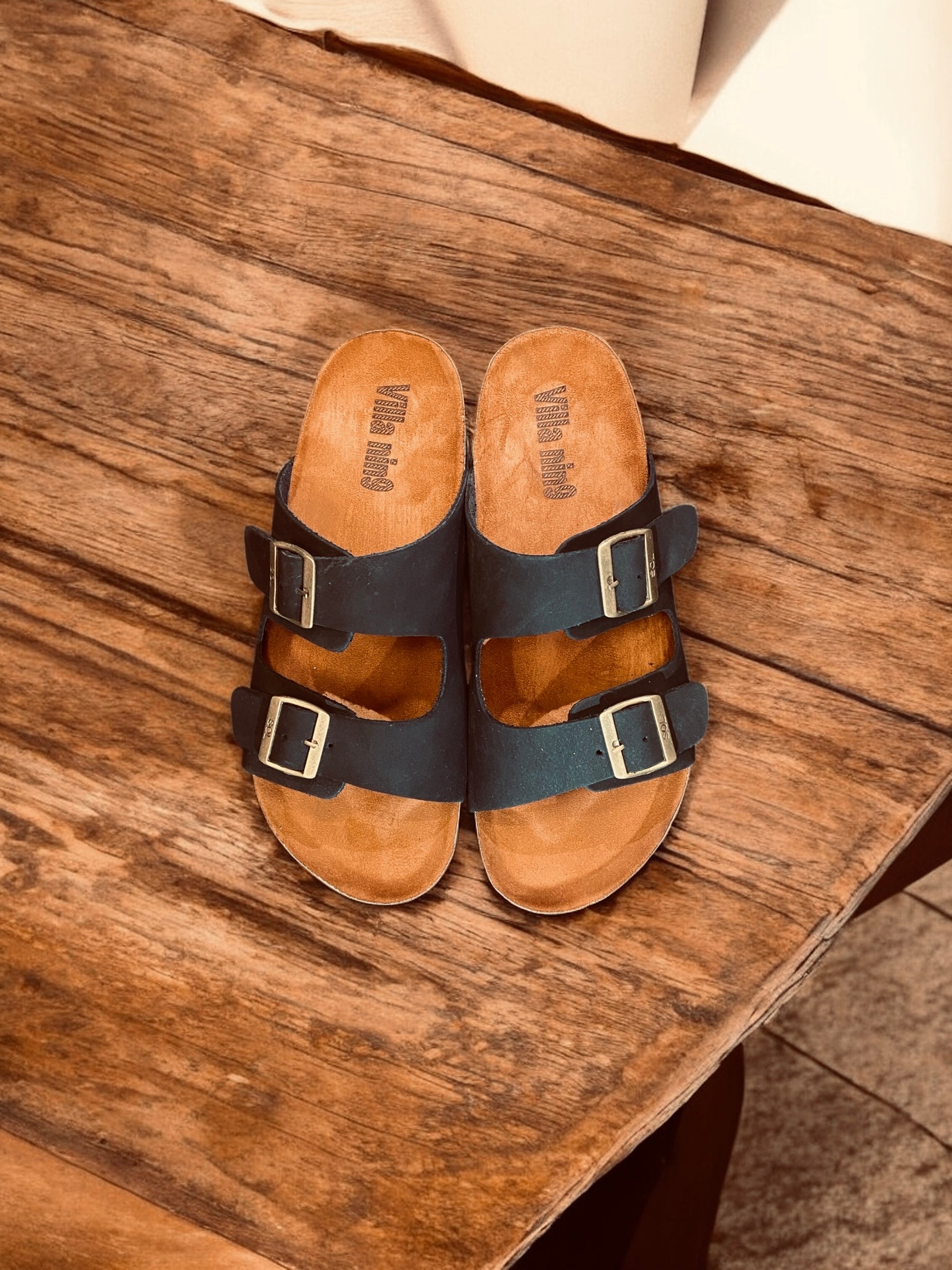 Black slipper villa nin9