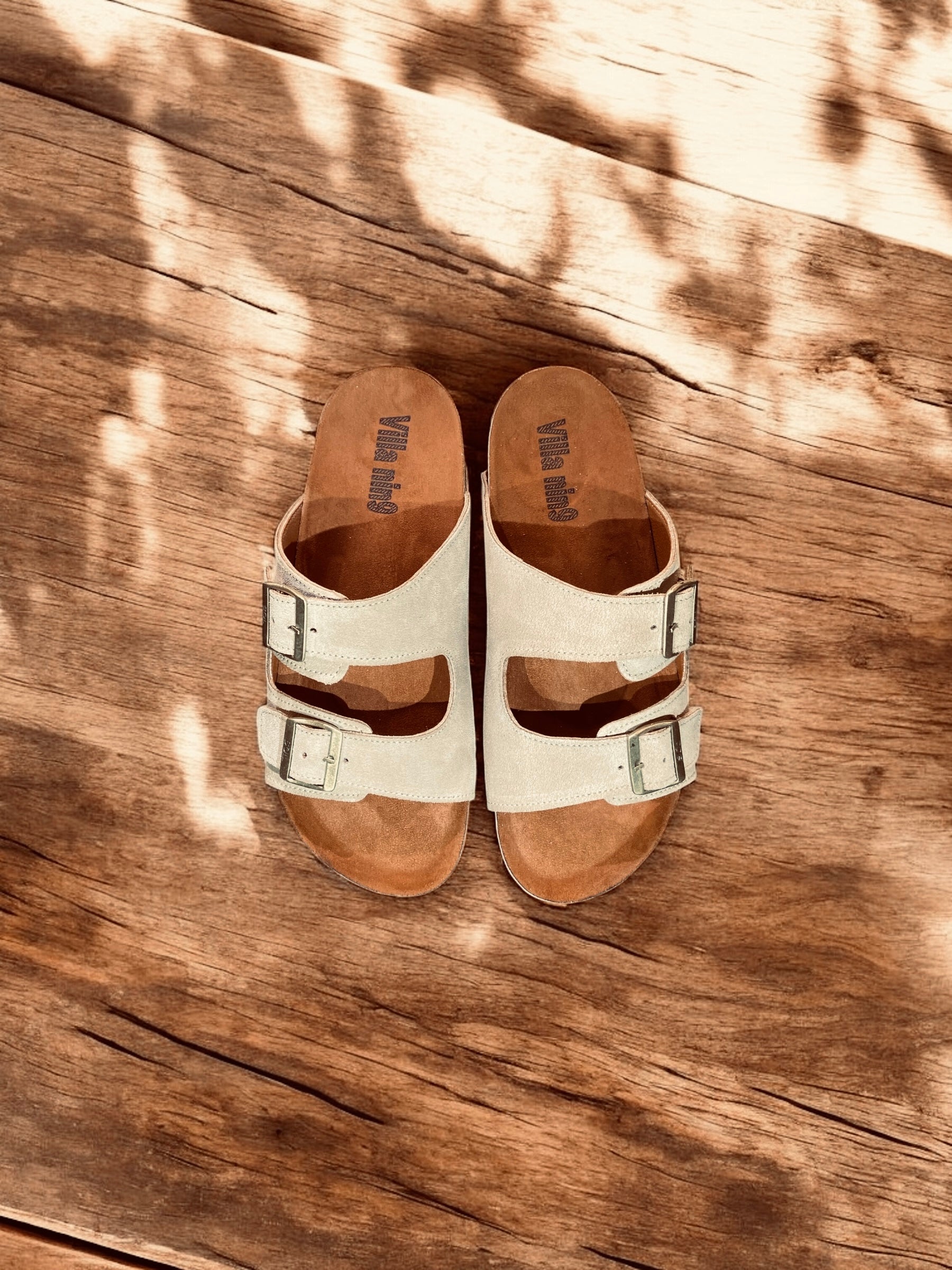 Beige slipper villa nin9