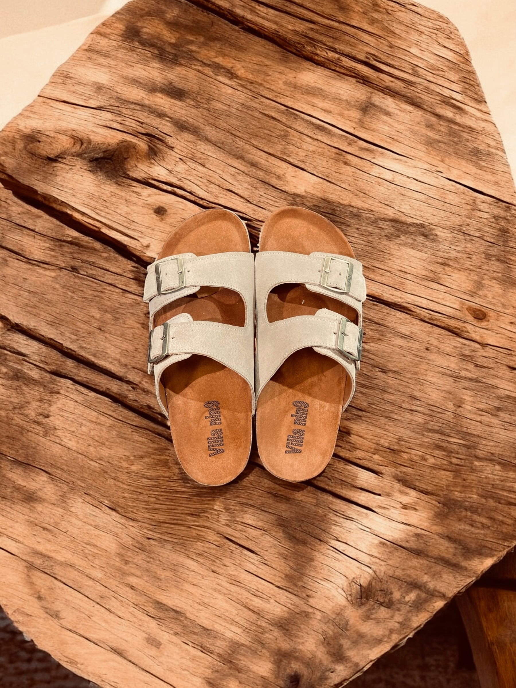 Beige slipper villa nin9