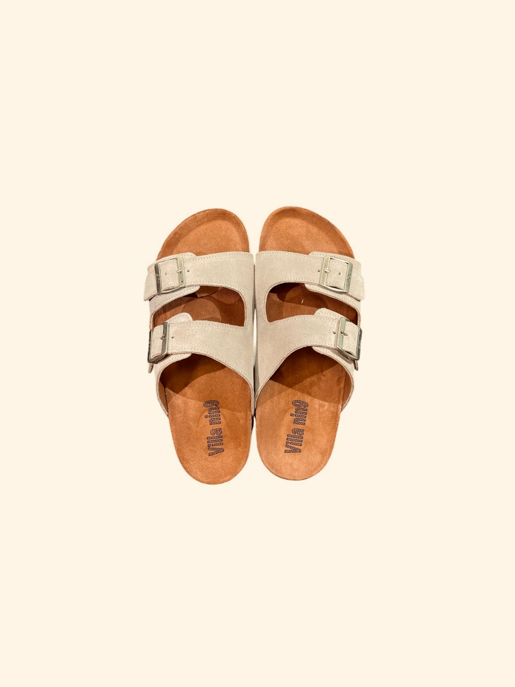 Beige slipper villa nin9